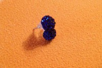 Pendientes media bola rhinstone azul electrico en plata 925 antialergico